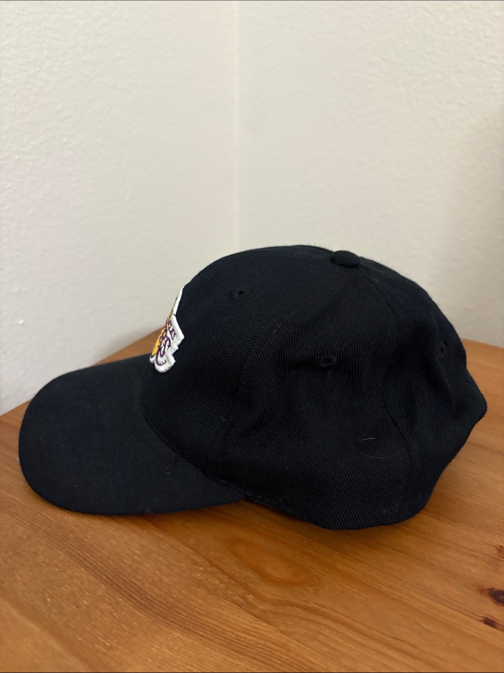 NBA Los Angeles Lakers Black Hat with Yellow and Purple Logo - Picture 2 of 4